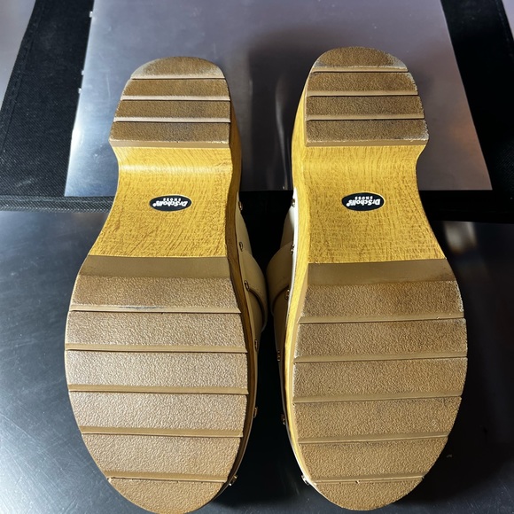 Dr. Scholl’s Shoes Cream Slip-On Closed-Toed Clogs, size 7.5M - Picture 5 of 6